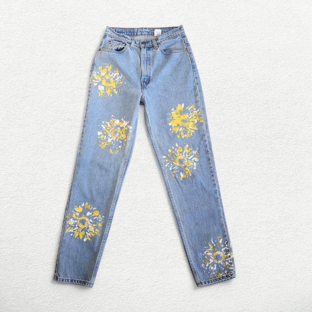 Vintage Levi 521’s in Blue with Paint Print in Yellow & White